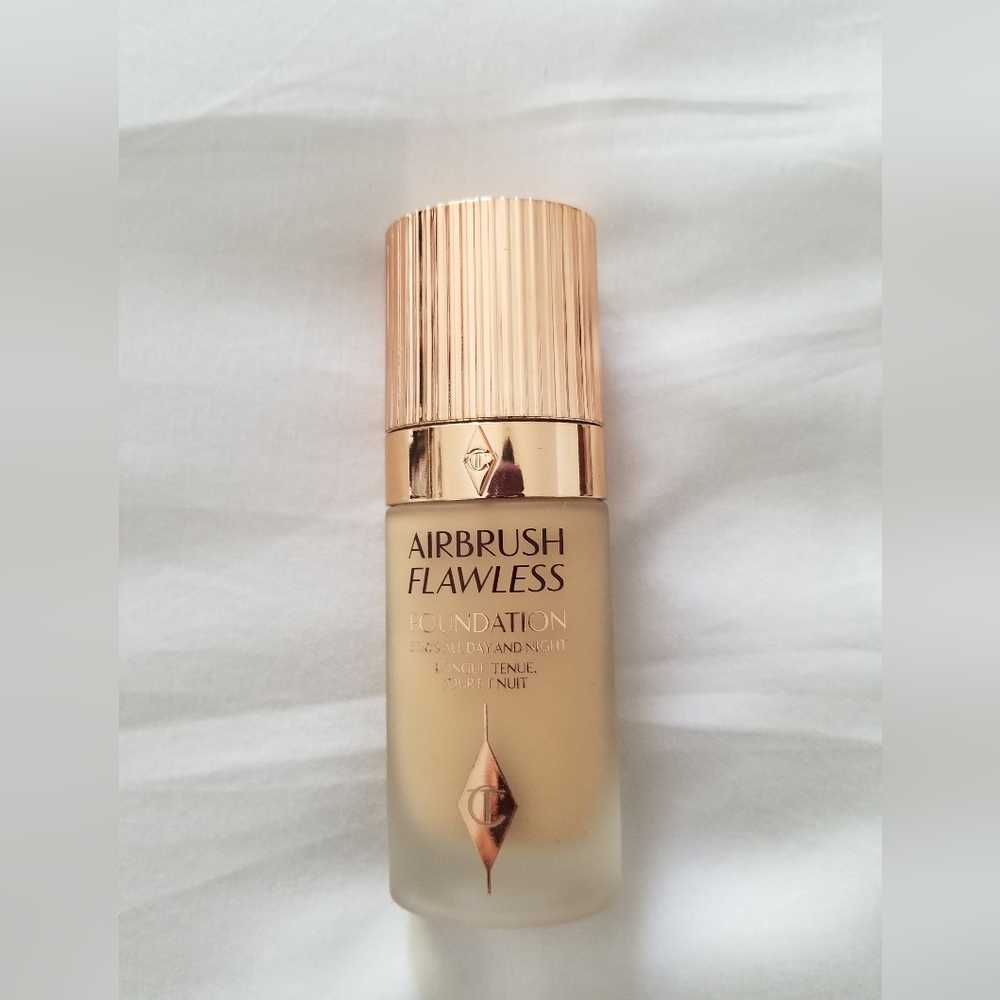 Airbrush Flawless Foundation. Shade 7 W